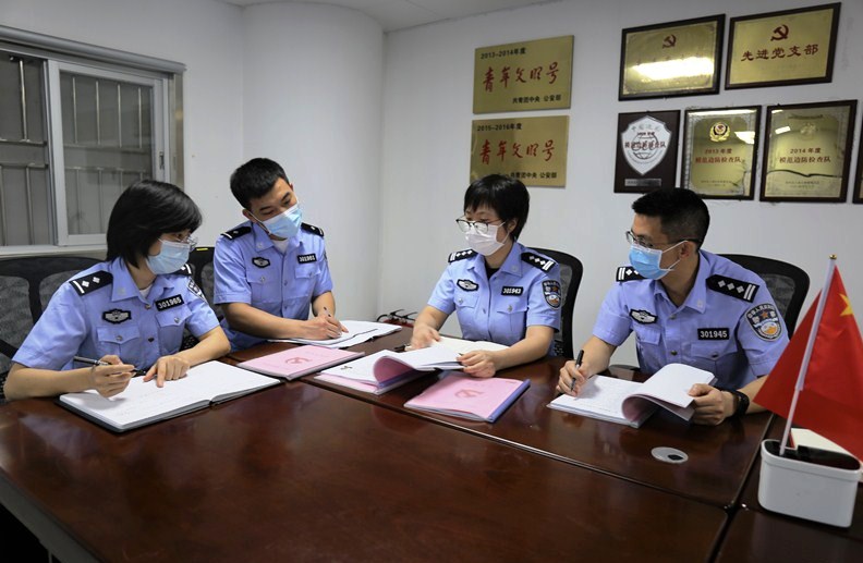 皇岗边检站建立党（总）支部书记抓党建考核评价体系