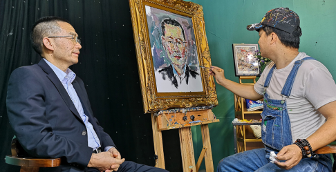 大芬画家尝试售画新方法，试水网络直播提升产品销量