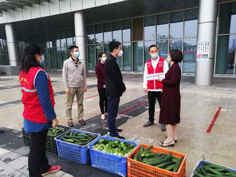 向抗疫一线医院捐赠蔬菜逾1吨，燕罗退役军人用实际行动致敬“最美逆行者”