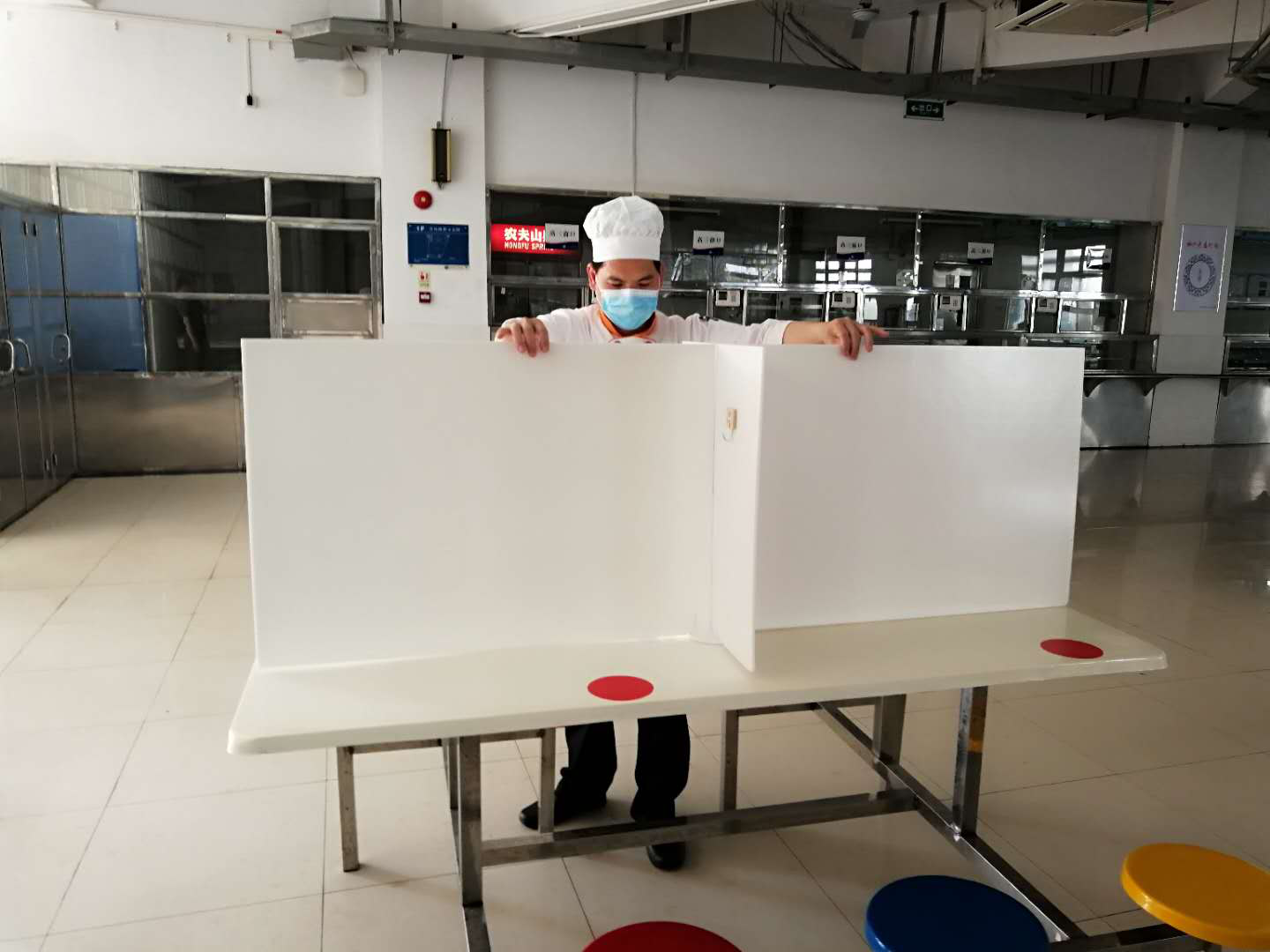 开学在即师生就餐能放心吗？记者带你去学校食堂看一看！