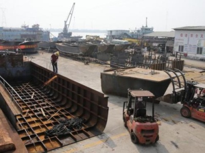 深圳公开销毁一批涉嫌运输走私冻品的“三无”船舶