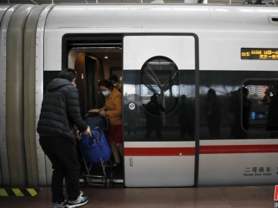 IN视频|终于等到你！武汉始发首班G1005次列车抵达深圳北站