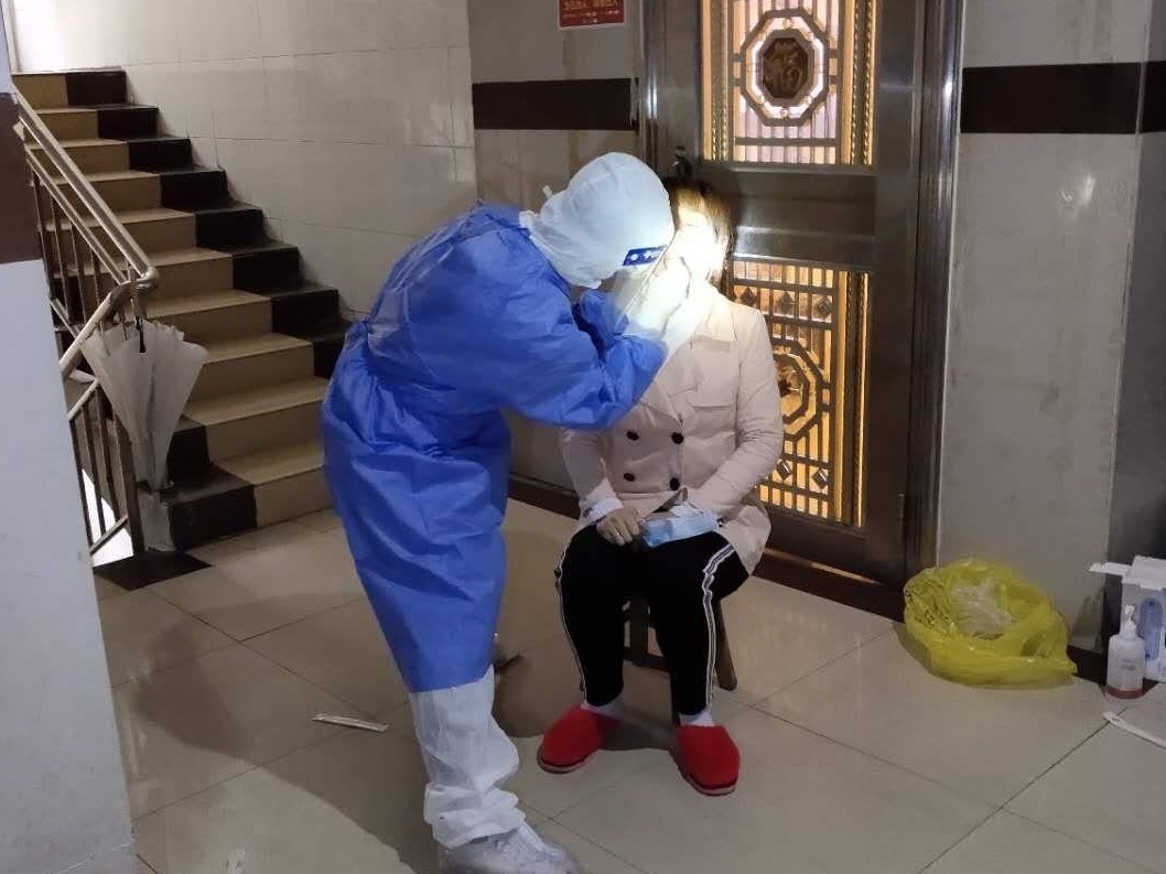 社康医生丁梦娜：走街串巷的“排雷兵” 