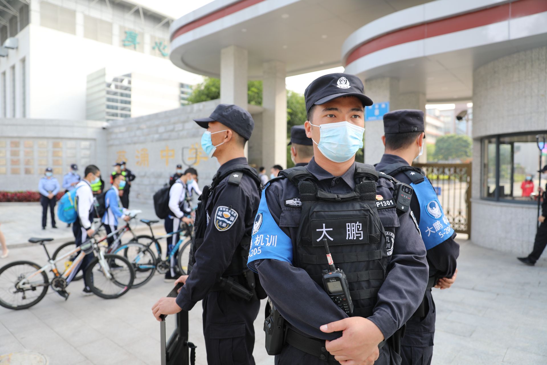 督导组入校督查 大鹏警方助力辖区校园复学安保工作
