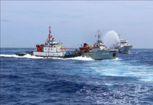 美国就越南渔船撞中国舰艇指责中国，我国防部回应：停止插手