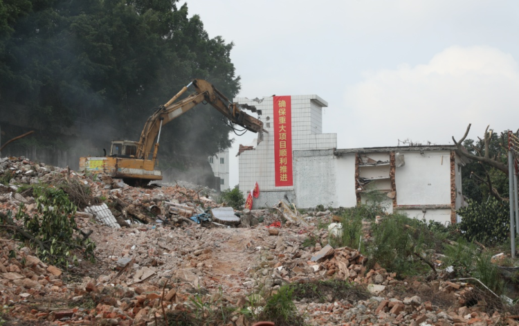 项目攻坚“首战告捷”！“百年老校”观澜中学改扩建工程拆除工作全面完成