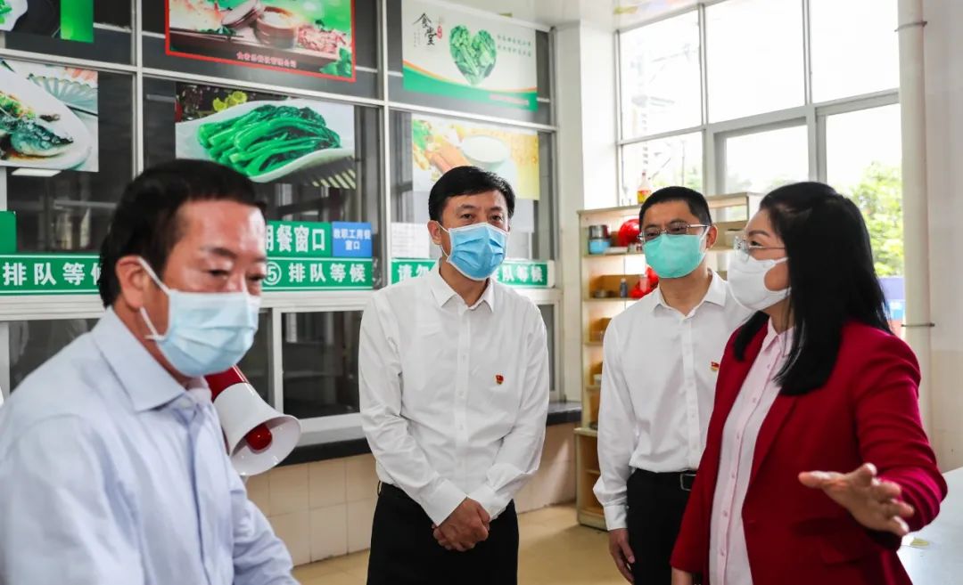 坪山区委书记陶永欣率队检查学校复课工作
