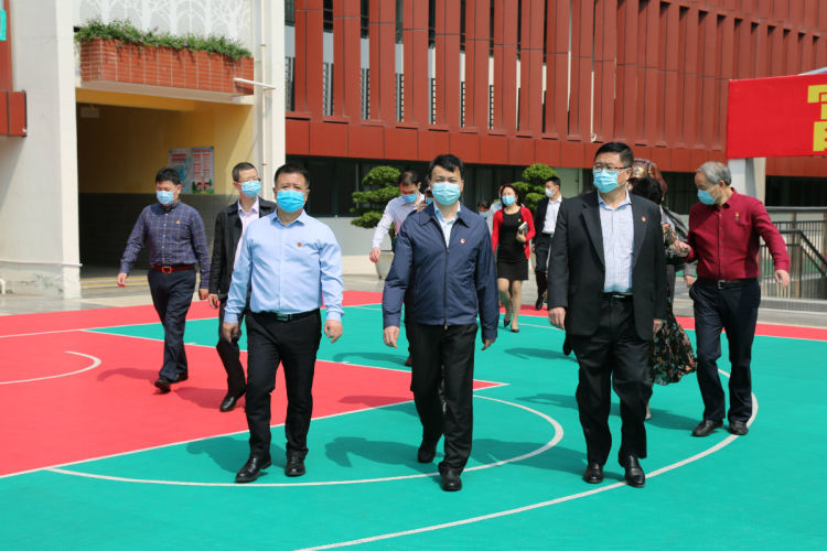 筑牢校园安全防线！福田区委副书记黄晓鹏一行调研指导开学复课