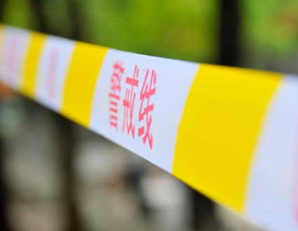 江西景德镇一客运中巴车发生侧翻，翻滚下坡17米，已致6死12伤