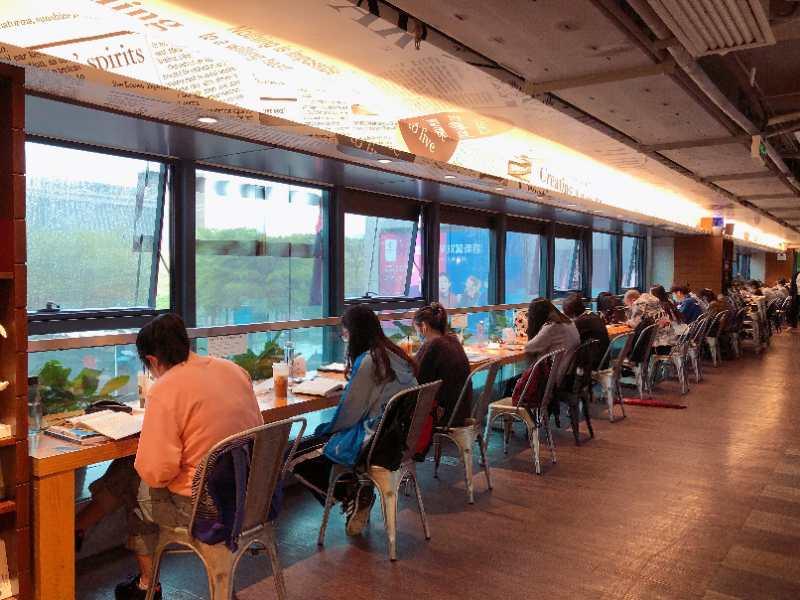 （重）熟悉的中心书城回来了，假期期间客流回暖