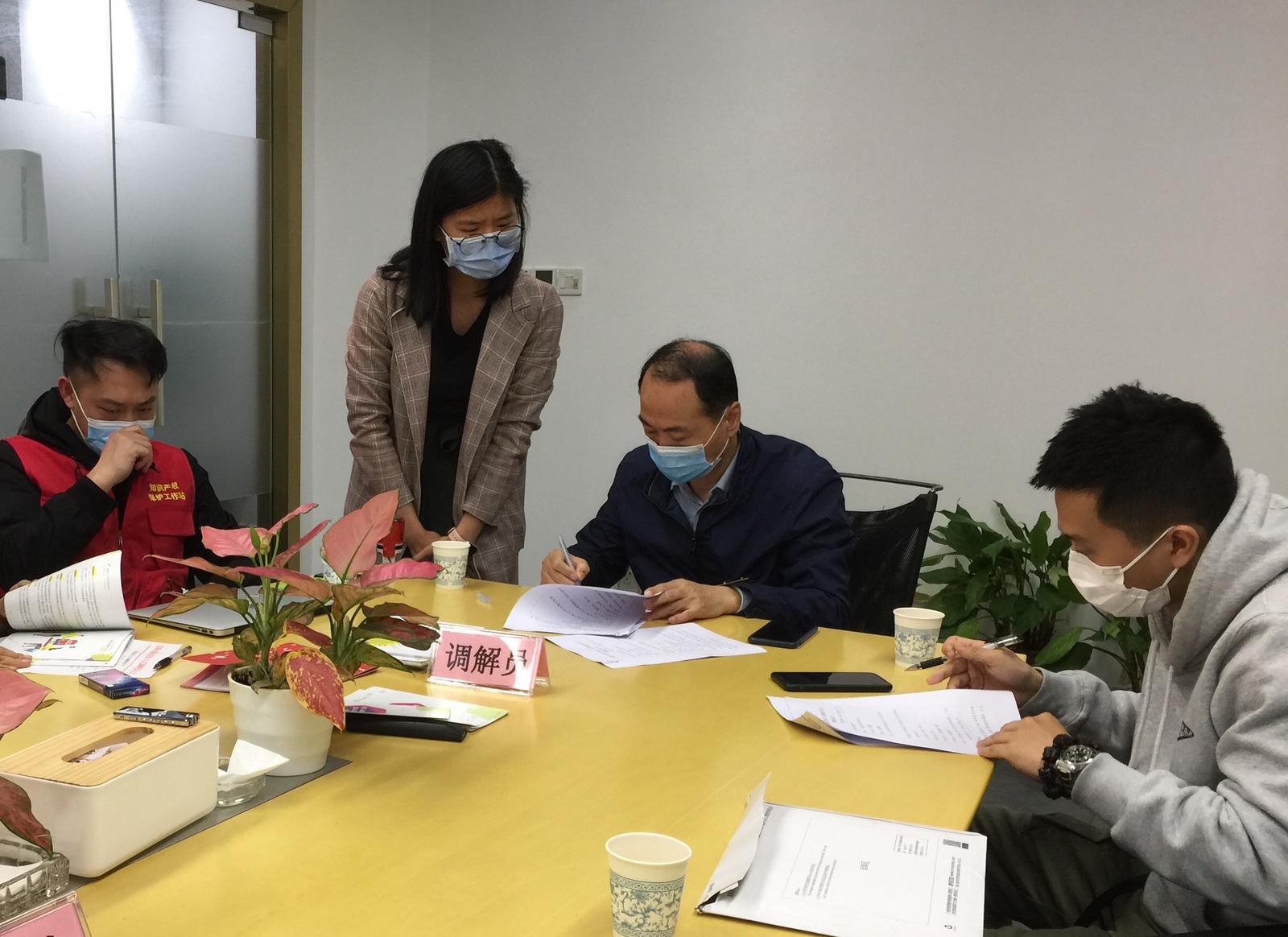 保护深圳原创设计，出售“山寨”成衣的商家认栽了！