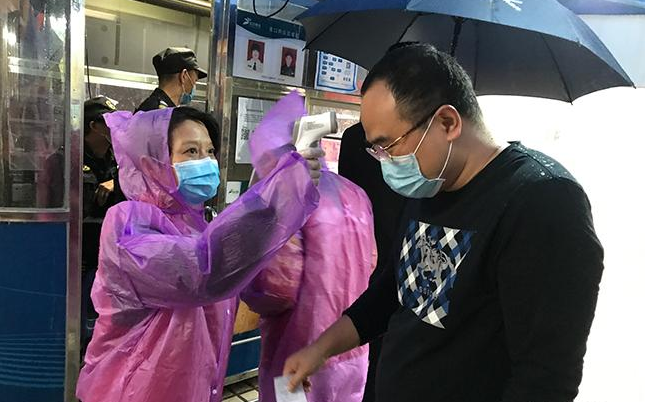 社区防线上的爱与坚守 龙辉社区基层志愿力量一线防疫暖人心