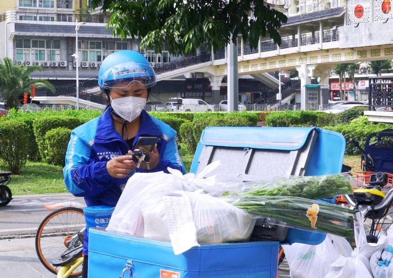 饿了么蓝骑士调研报告显示：深圳超过一半的骑手有“多重身份”