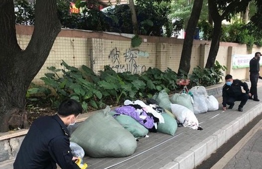 从快递包装纸中发现线索 布吉执法队智破“偷倒垃圾案”
