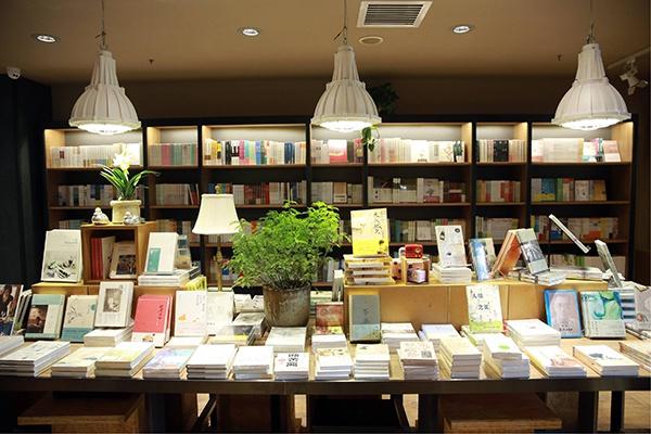 朱永新白岩松等携手百位名家，对口湖北帮书店