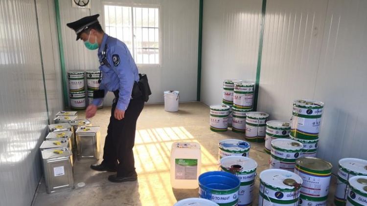 集装箱内暗藏天那水，燕罗网格员防汛巡查及时“揪出”
