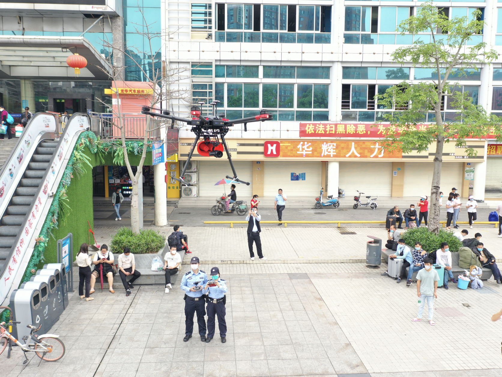 天空飘来“防骗经” 龙华公安反诈亮新招 