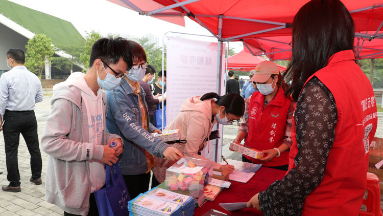 销毁一批非法出版物，光明区启动“绿书签行动”集中宣传