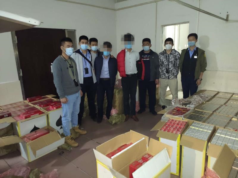 光明警方联合烟草局打掉一跨省产销假烟网络