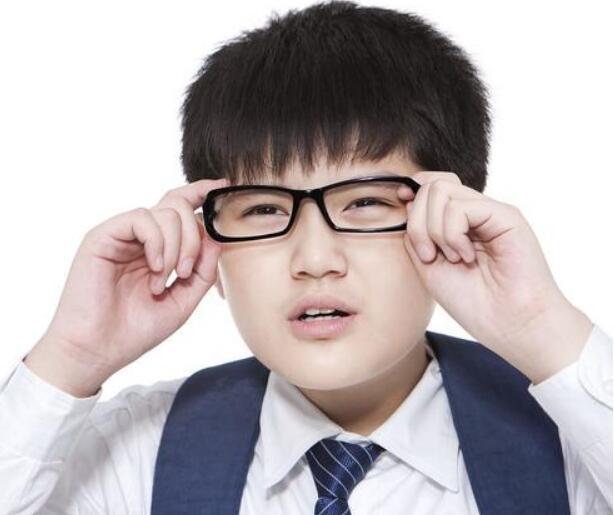 电脑手机每天使用 孩子视力如何保护？眼科专家给您8点建议