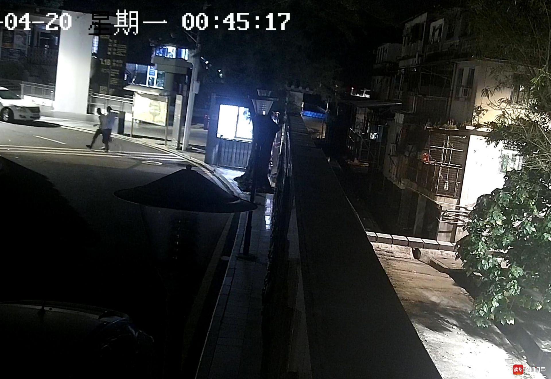 不行！走私分子深夜行贿武警被当场拒绝
