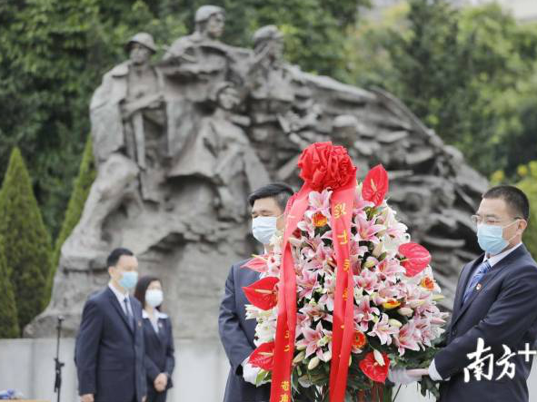 缅怀寄哀思！广东多地举行绿色文明祭扫活动 