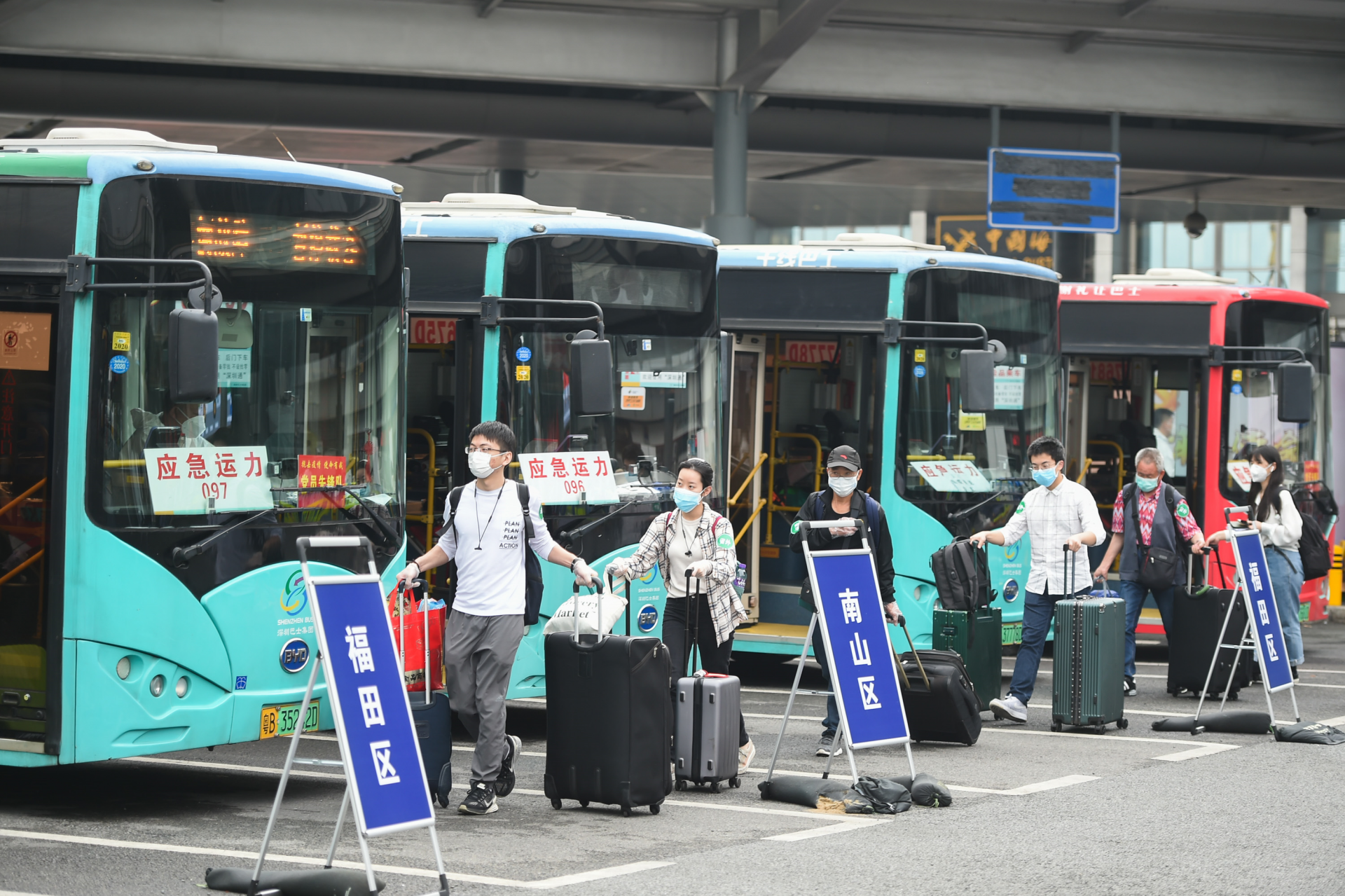 这家深圳企业频频参加在线国际会议分享防疫经验  他们还编制了英文手册分享给全球同行