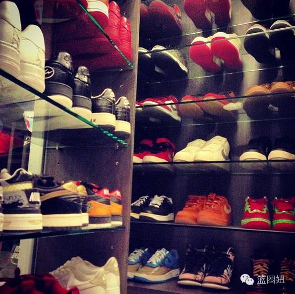 被疫情打碎的大学生“伪精致”消费观