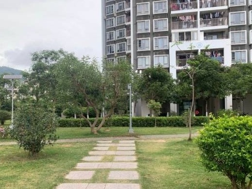 南山一小区发生快递员强抱拖拽女童事件 警方：已刑事拘留