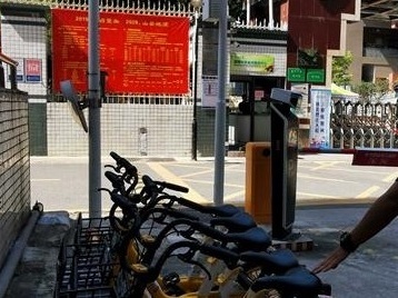全时段巡视给单车排好队 美团单车深圳“护苗”行动护航校园交通安全