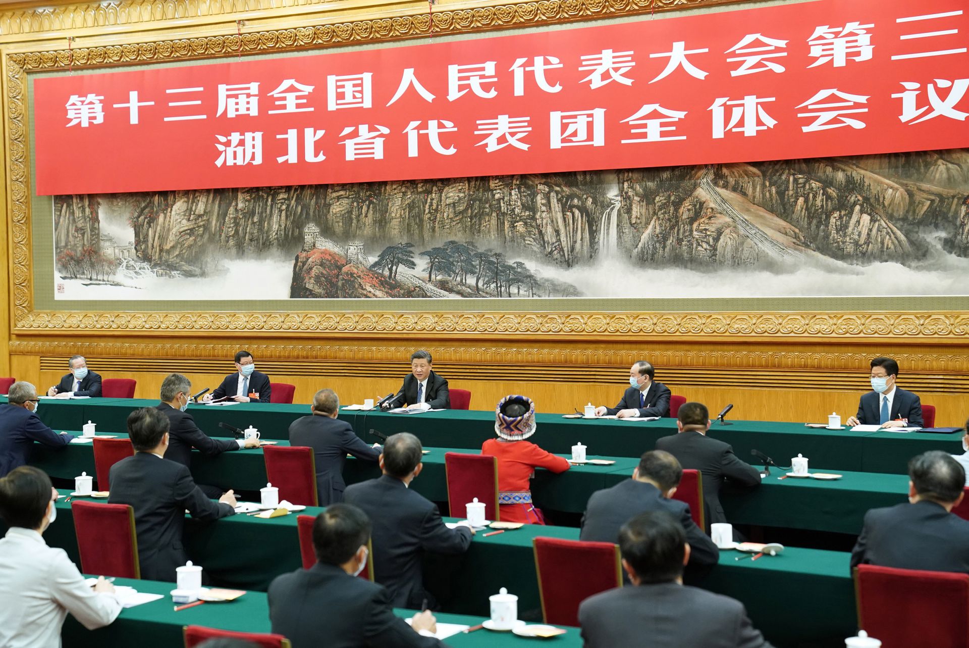 习近平“下团组”：我提出，湖北代表团一定得来一下