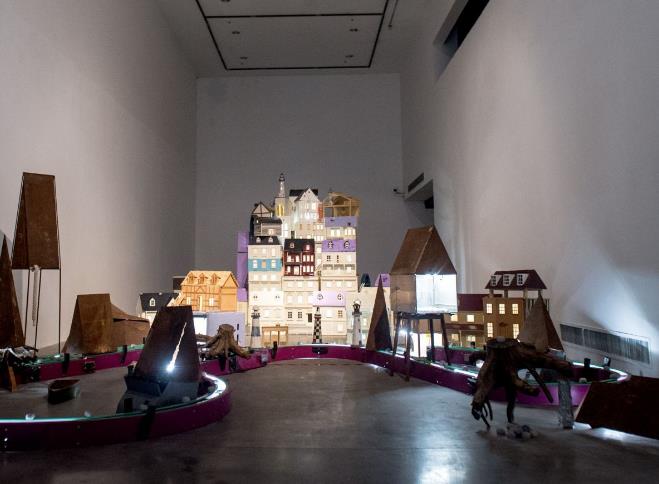 看展｜“巴别塔迷思——华·美术馆馆藏展”以艺术反思现实