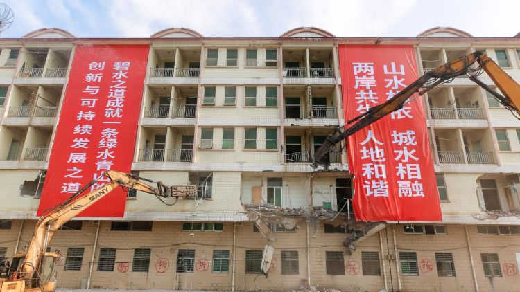 碧道胜景即将绽放，茅洲河碧道驿站A节点建筑物顺利完成拆除