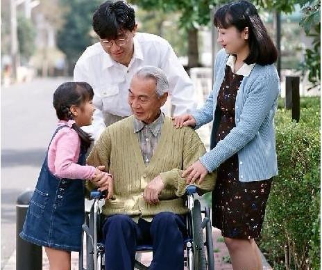 快转给爸妈！已有30万在深老人办了这张卡，所有敬老优待“一卡通”