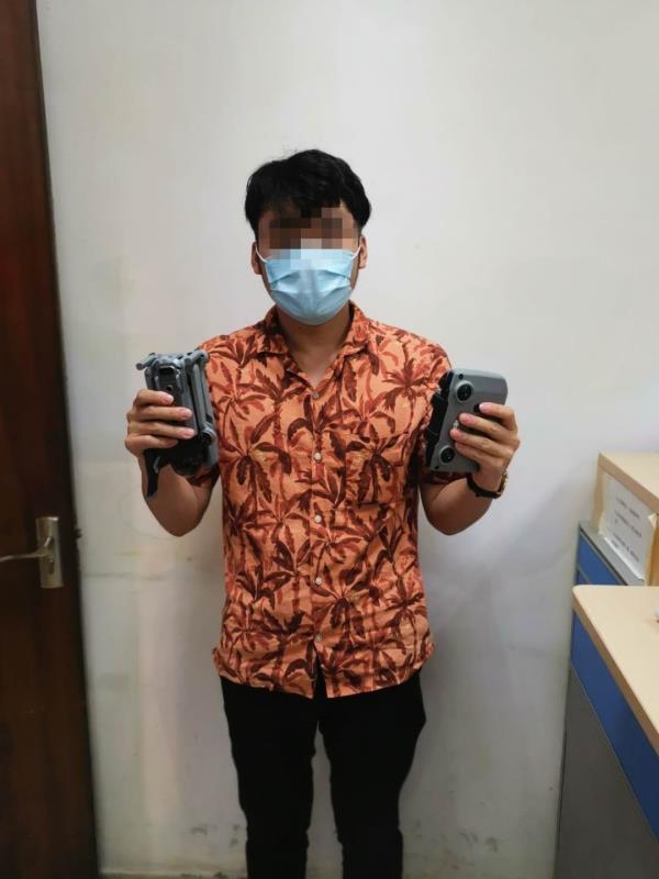 俩男子大剧院上空私自飞无人机被查，成罗湖警方首罚