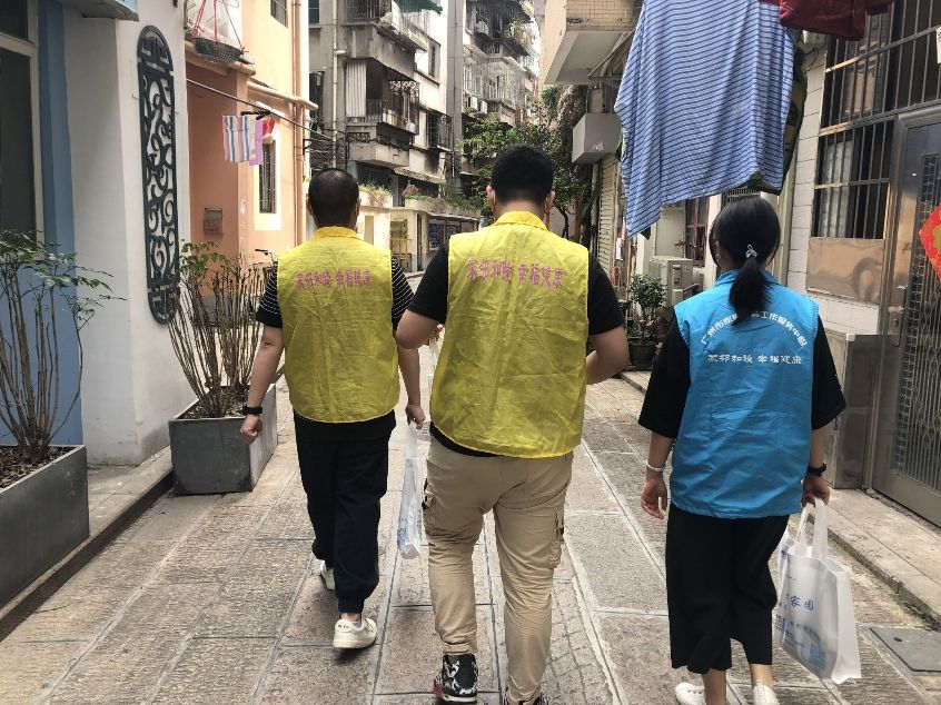 越秀| 爱心接力助残疾人恢复正常生活