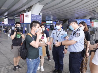 半小时就有9名烟民“吃”罚单，深圳北地铁站去年处理8670宗控烟案件