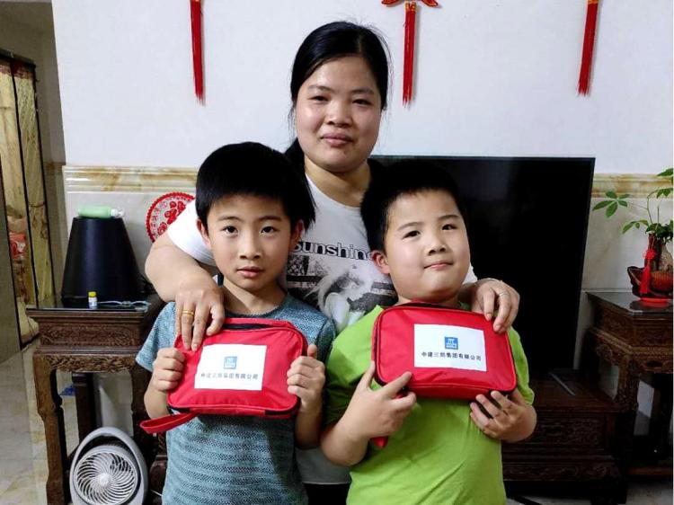 复学“神兽”们，你有一份中建三局“健康包”暖心派送中  
