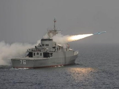 伊朗一艘军舰在演习中遭误击，已致19死15伤