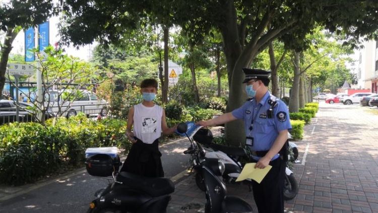 线上线下服务忙！燕罗网格员“五一”假期“不打烊”