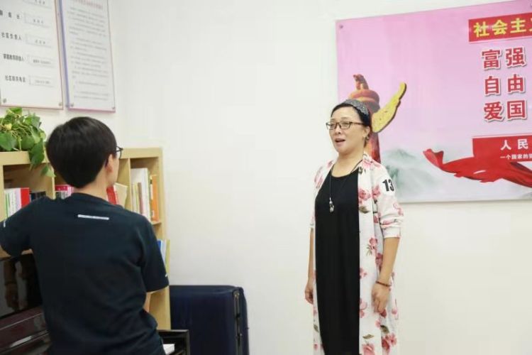 丰富老年人的精神文化生活，梅林街道翰岭社区开展线上友趣读书汇