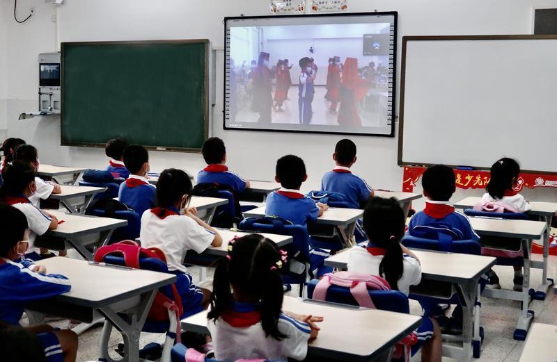 万里支教结深情 深塔师生视频联谊庆“六一”