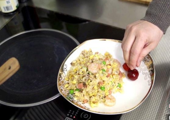 中餐战“疫”: 江苏扬州推《家味道》温暖海外侨胞留学生