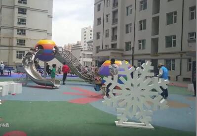 青海西宁一小区现屋顶体育小游园