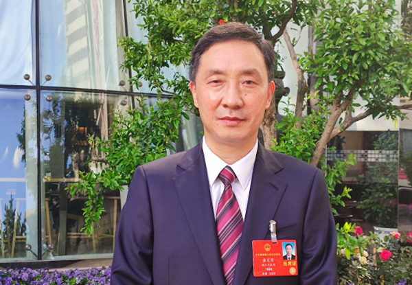 龚定荣代表建议从全国层面立法，让垃圾分类成为全民法定义务