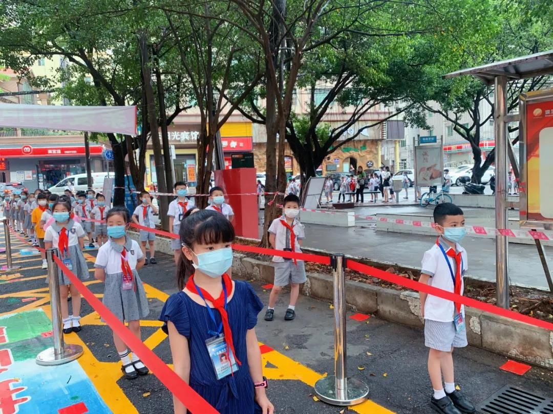 全区中小学、职业院校学生今全面返校复课