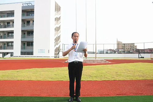 深圳坪山第二外国语学校校长周卫锋开学第一课——《从春天出发》
