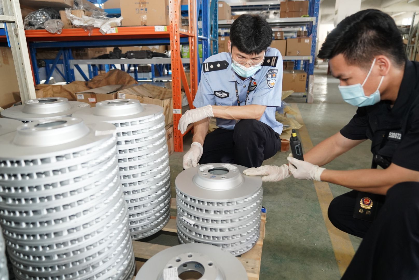 今日凌晨黄埔海关破获8.5亿元走私进口汽车配件案