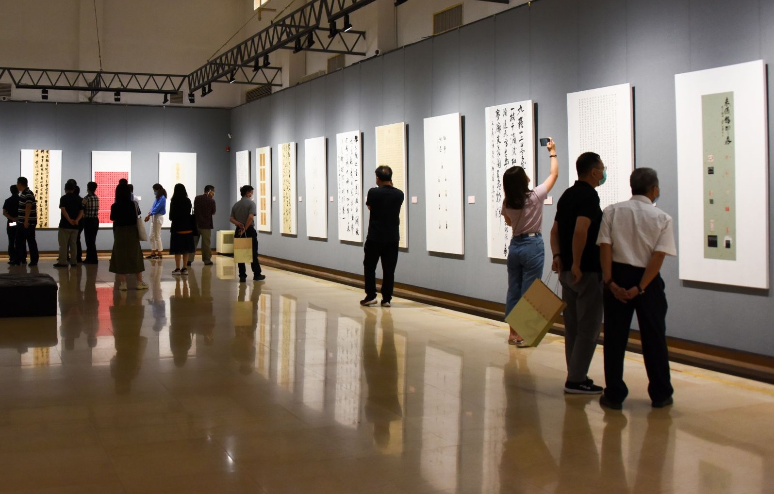 5月，去深圳美术馆看百余幅书法、篆刻作品讲述特区故事