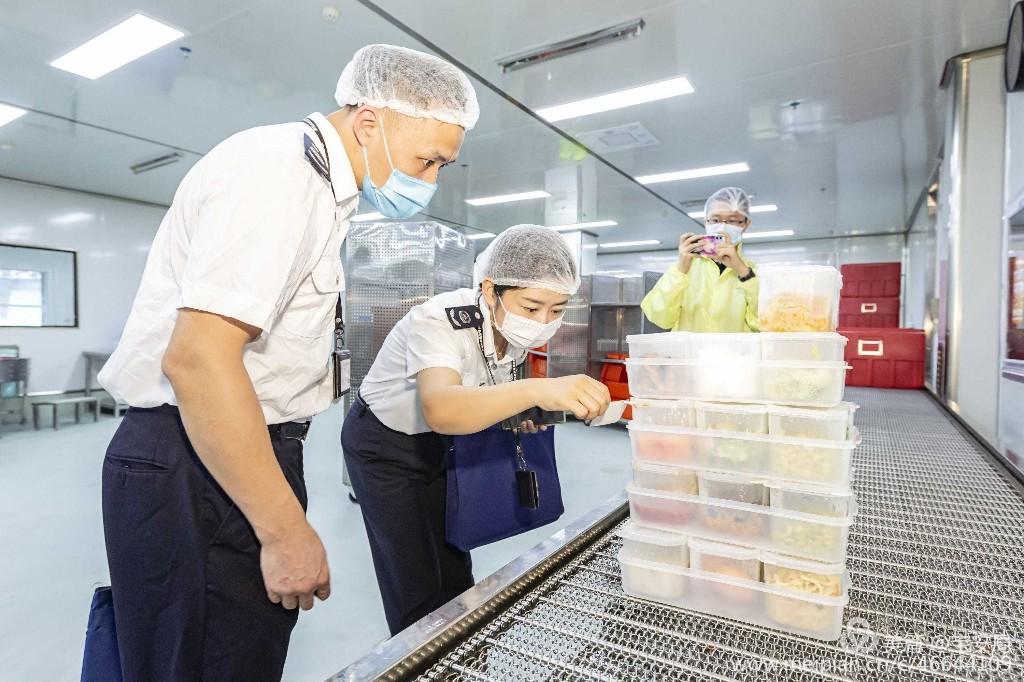宝安监管局检查第二批开学学校食品安全
